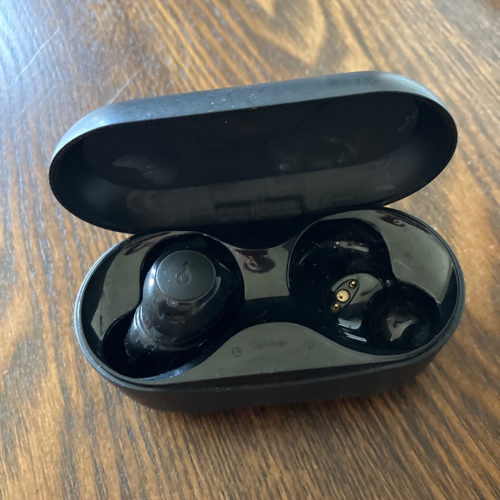 -Anker Soundcore life dot 2 left earbud and charging case
